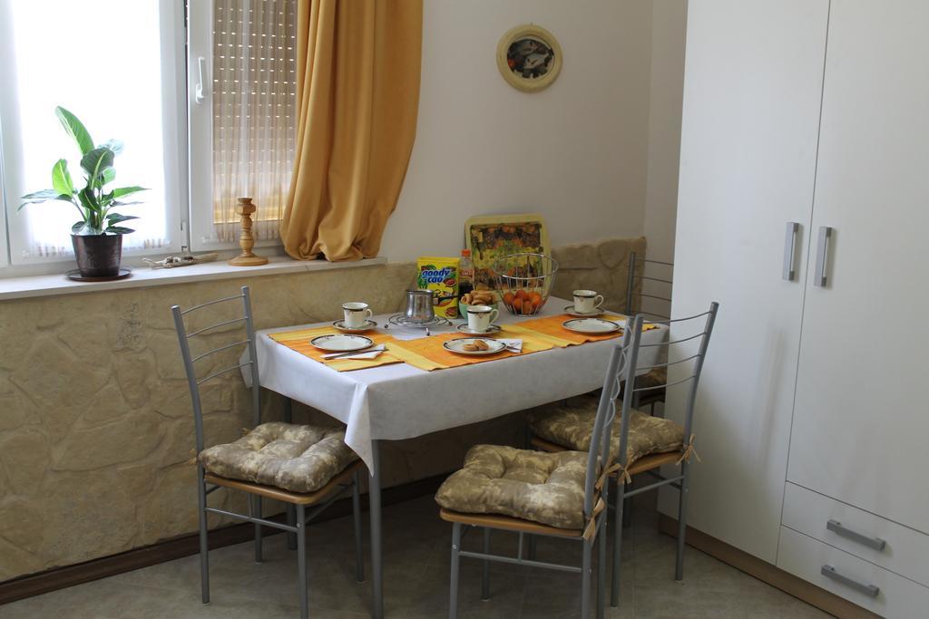 Apartment Devivi Adris Split Ruang foto